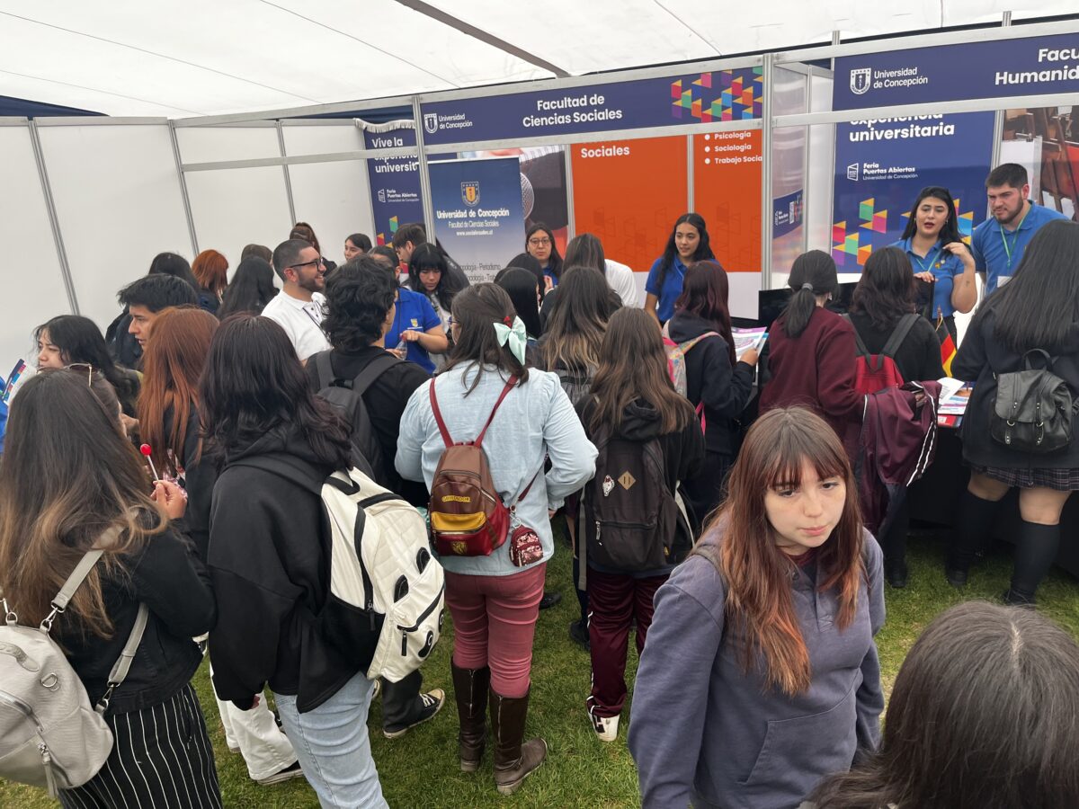 Con gran cantidad de público Sociales UdeC marcó presencia en la Feria ...