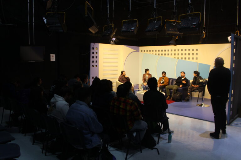 Estudiantes de Periodismo UdeC dialogan conreferentes de la escena cultural y periodística del Biobío