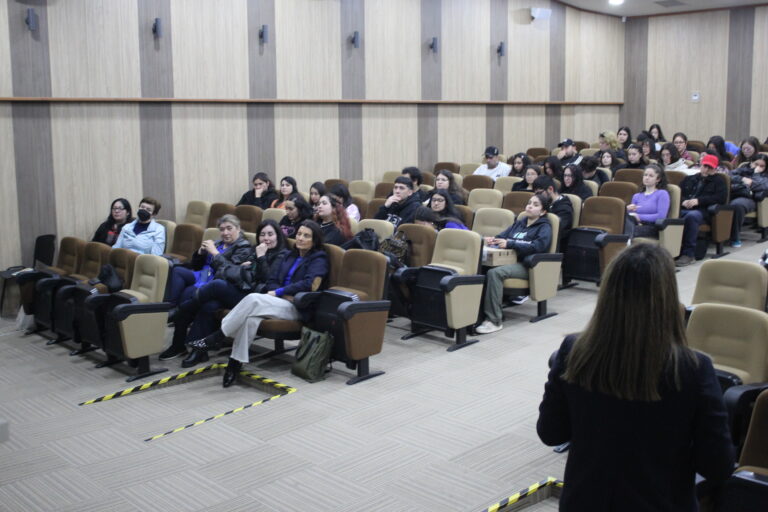 Alta convocatoria en charla sobre beneficios de seguridad social en la Facultad de Ciencias Sociales UdeC