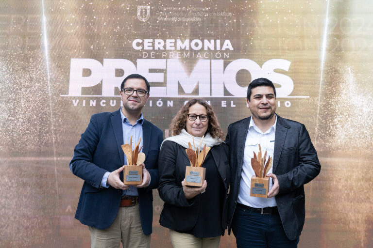 Facultad de Ciencias Sociales UdeC destaca con tres reconocimientos en los Premios de Vinculación con el Medio 2024