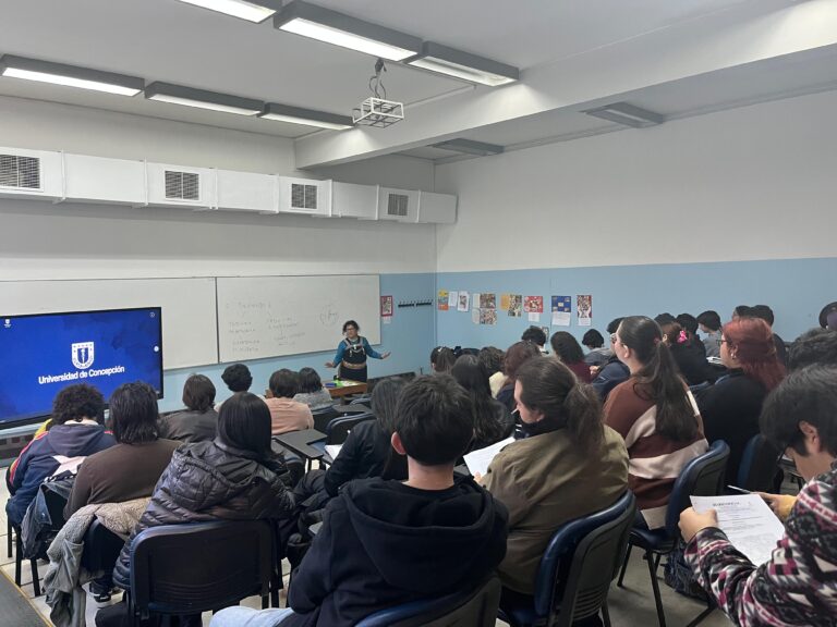 Saberes ancestrales y salud intercultural: Estudiantes dialogan con lamien María Loncopan sobre medicina mapuche