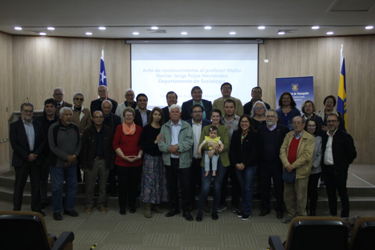 Departamento de Sociología UdeC reconoció la trayectoria académica del Dr. Jorge Rojas Hernández