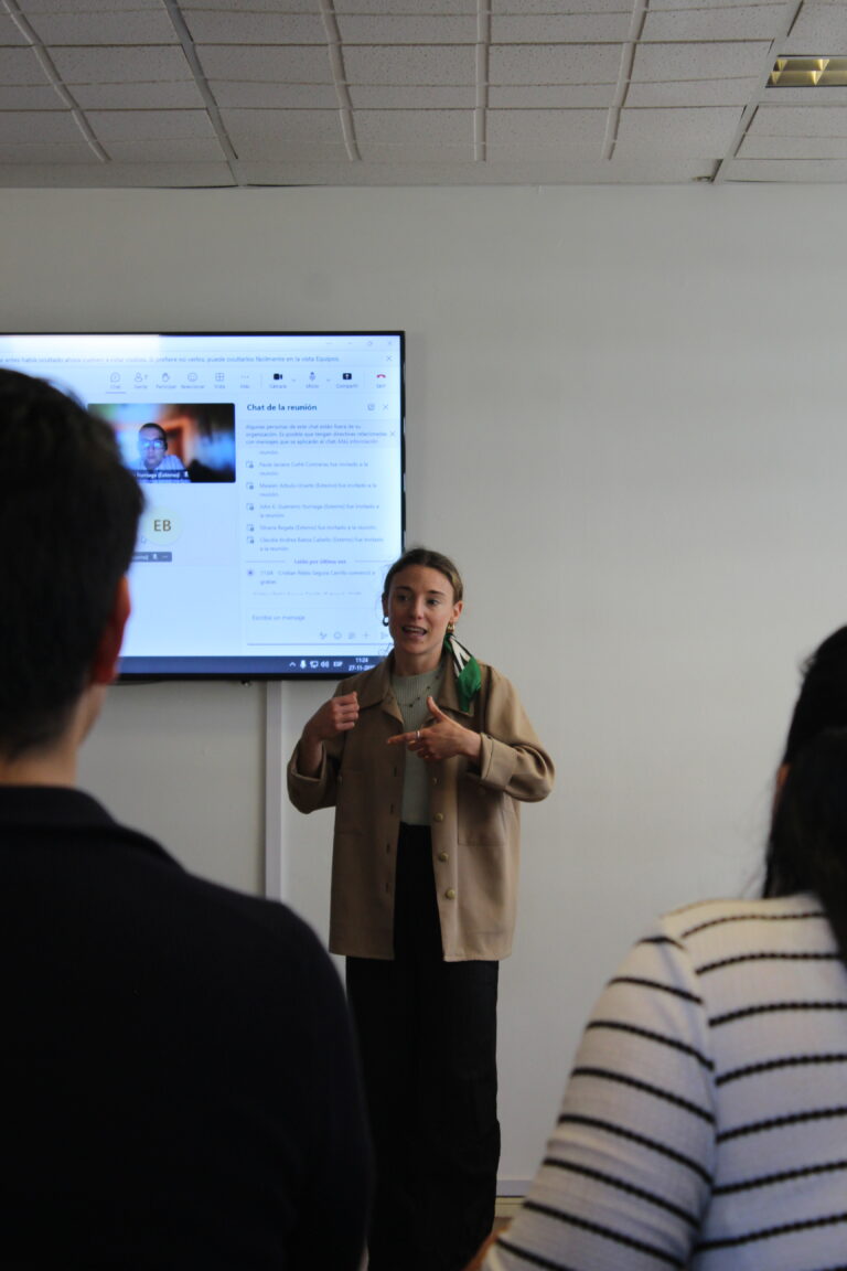 Investigadora María Guevara avanza con éxito su estancia académica en la Facultad de Ciencias Sociales UdeC en el marco del Proyecto INCASI2