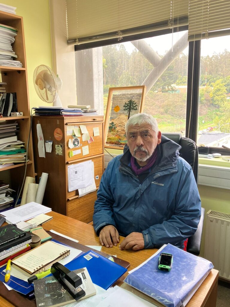 Facultad de Ciencias Sociales rinde emotivo homenaje al profesor Claudio González Parra