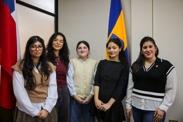 Excelencia académica: cinco estudiantes de Ciencias Sociales reciben el Premio Universidad de Concepción 2025