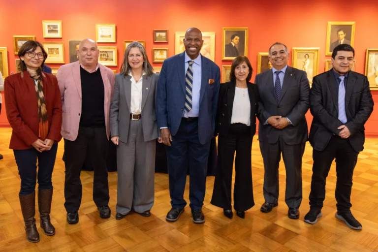 Académico de la Universidad de California, Berkeley, fortaleció la formación e investigación en Psicología durante visita a la UdeC