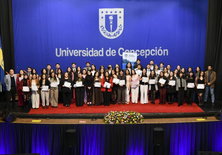 Psicología UdeC tituló a generación 2021 y reconoció diversas trayectorias durante su formación