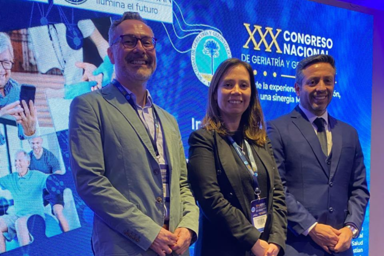 Académica de Trabajo Social UdeC presentó avances de investigación sobre la imagen social de la vejez en estudiantes universitarios